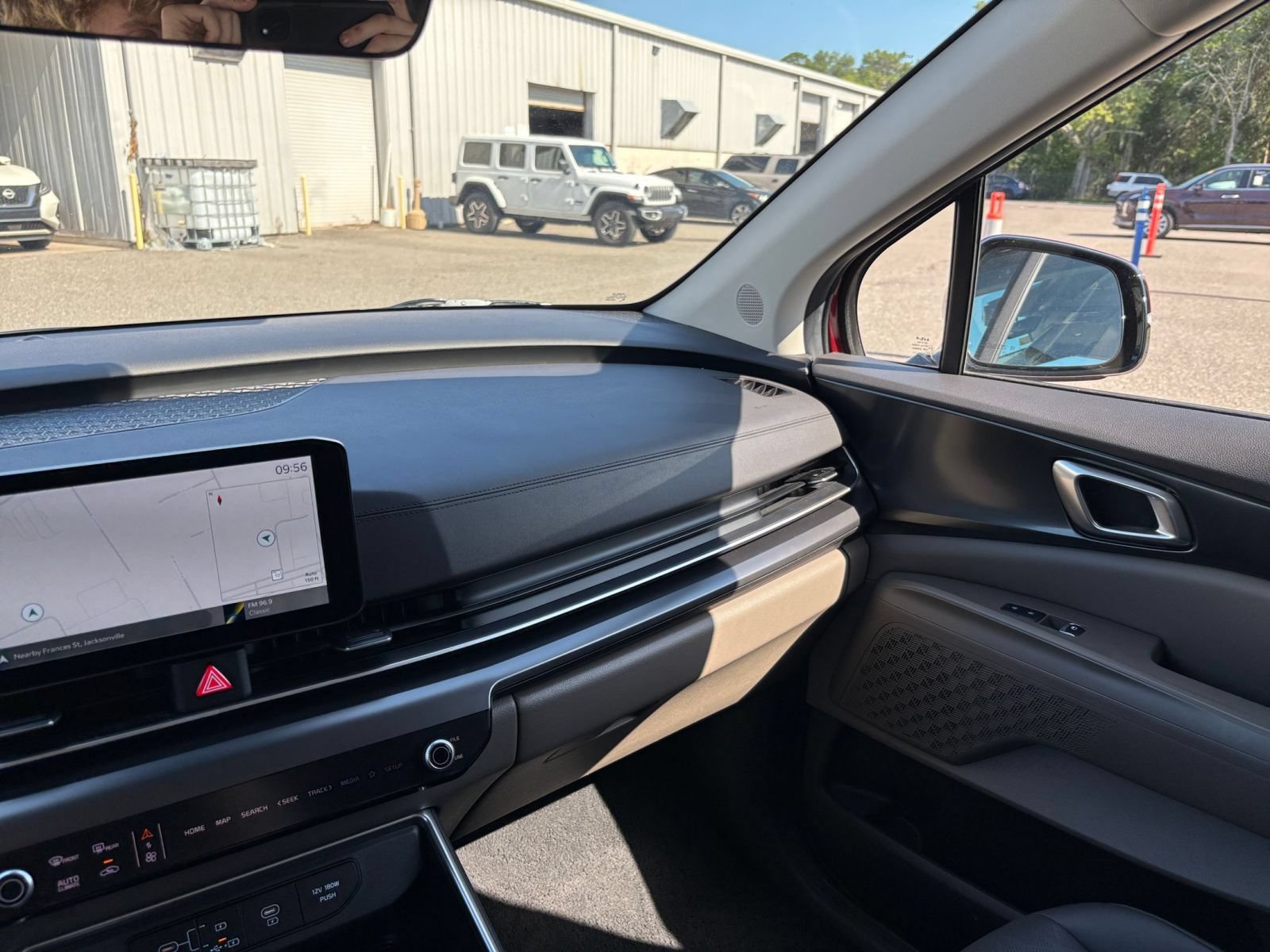 Used 2026 Kia Carnival FWD image 38