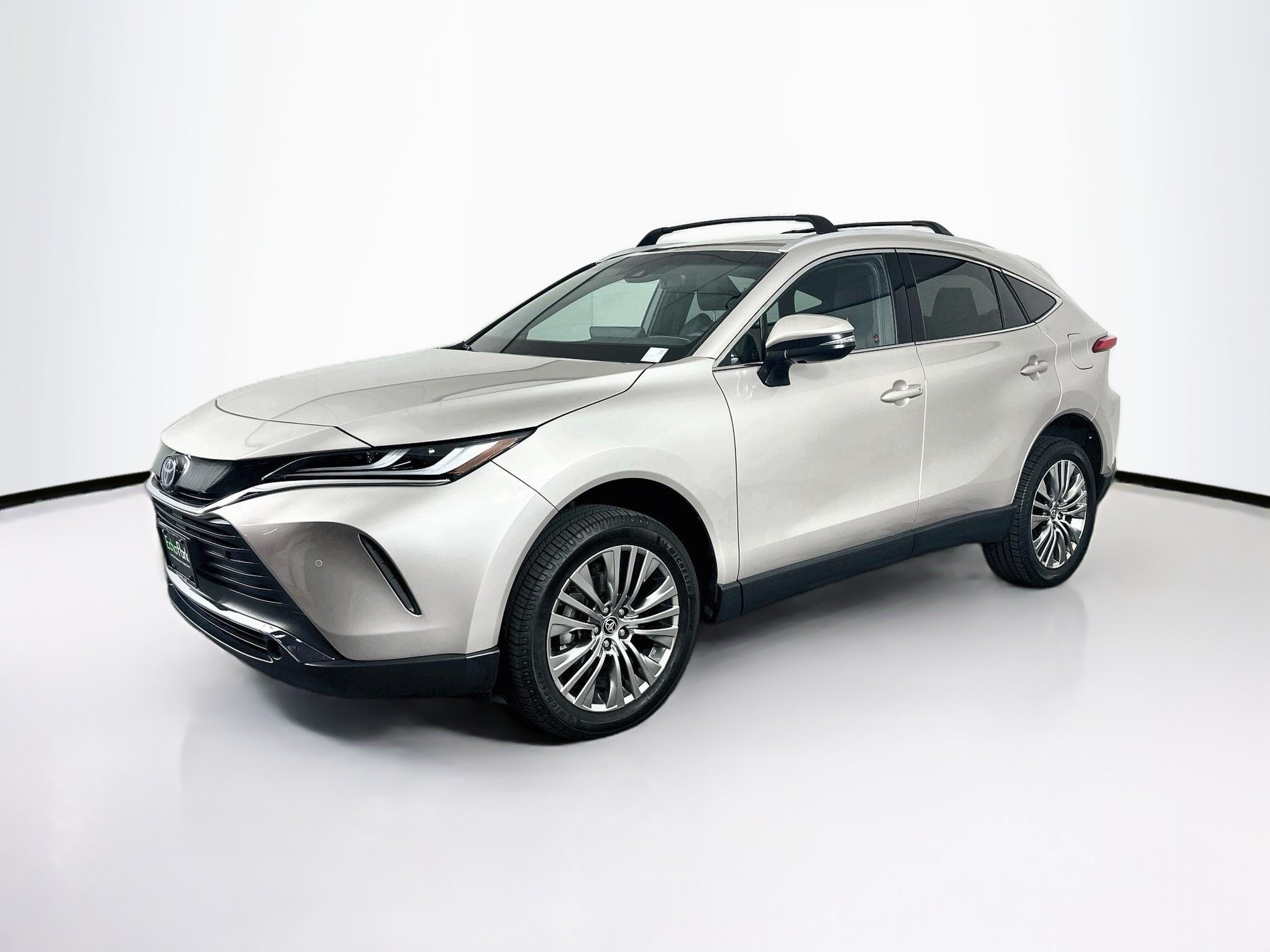 Used 2024 Toyota Venza XLE AWD/4WD image 3