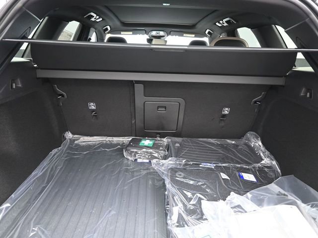 New 2026 Volvo XC60 B5 Plus w/ Protection Package Premier AWD/4WD image 33