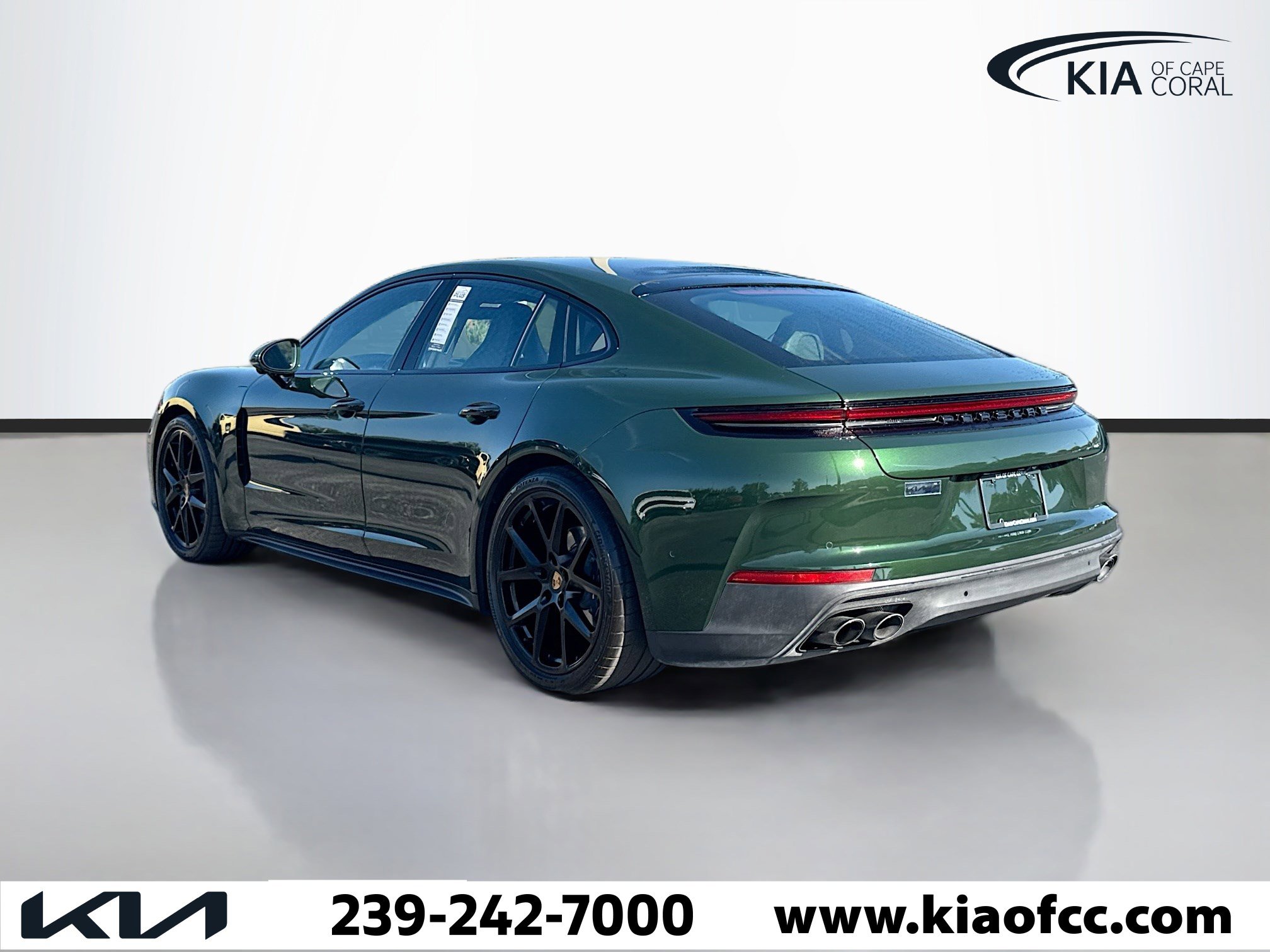 Used 2025 Porsche Panamera 4 image 4
