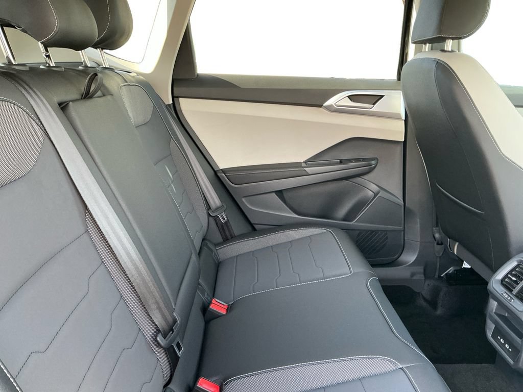 New 2026 Volkswagen Taos SE FWD image 18