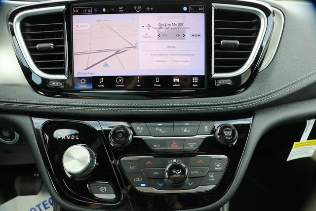 New 2023 Chrysler Pacifica Limited w/ Uconnect Theater Family Group image 20