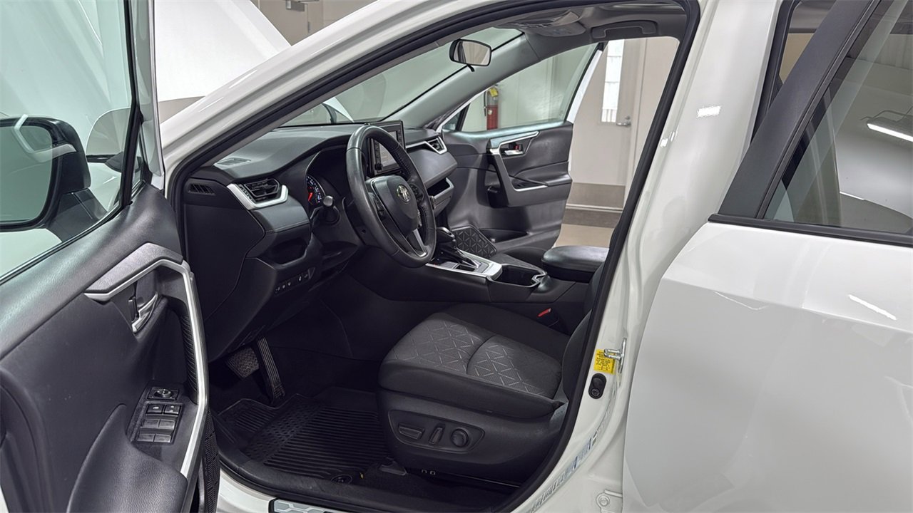 Used 2022 Toyota RAV4 XLE image 12