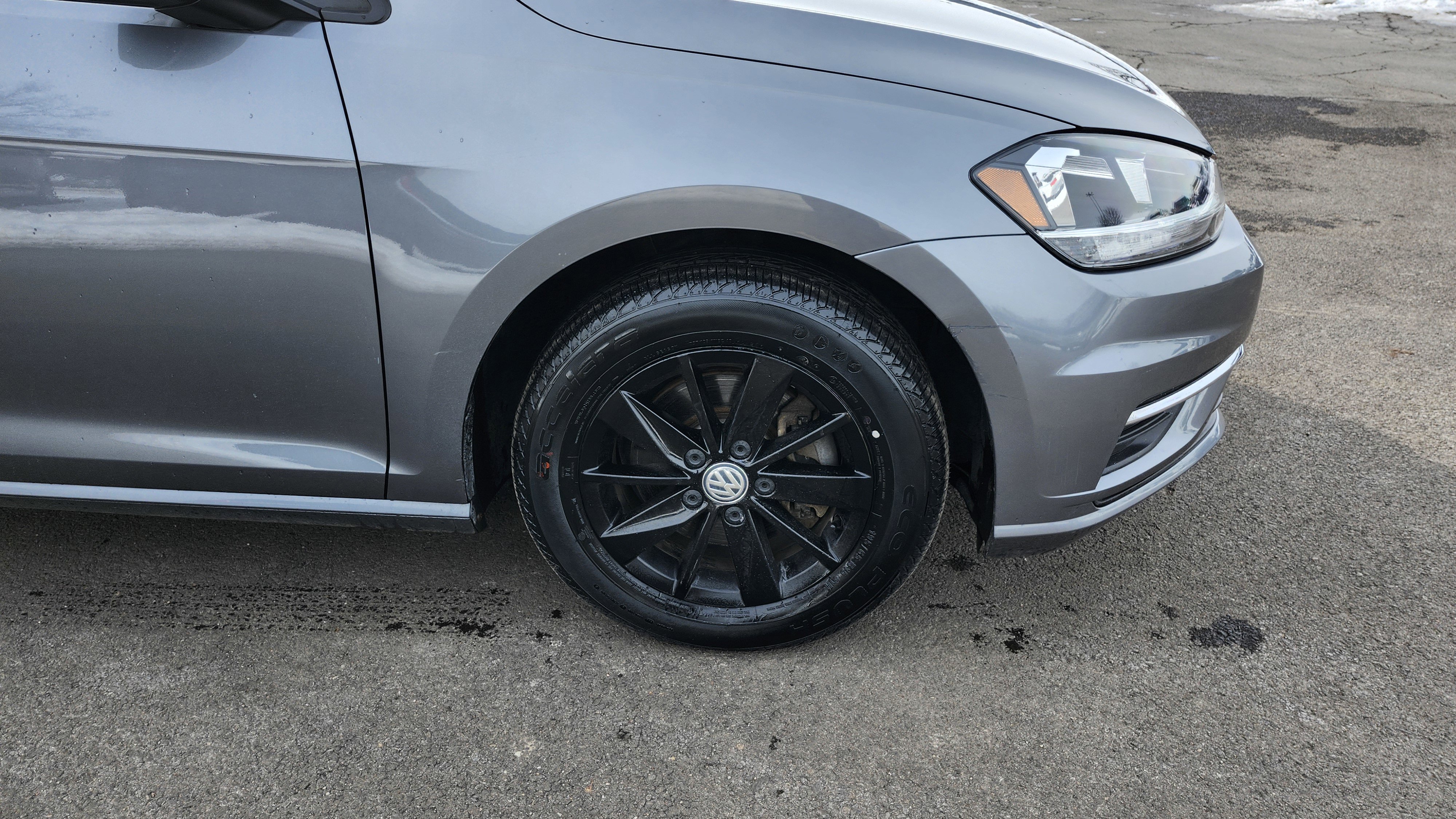 Used 2019 Volkswagen Golf S w/ Driver Assistance Package image 9