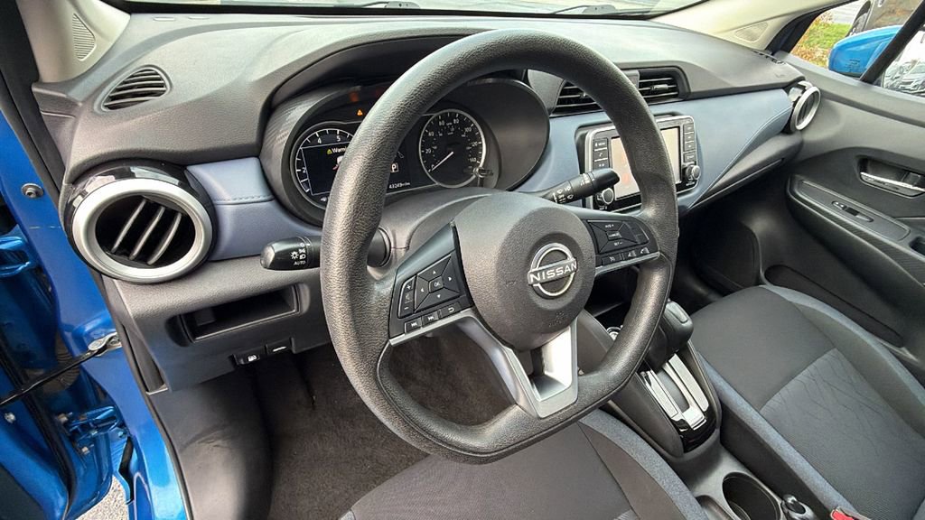 Used 2023 Nissan Versa SV image 31