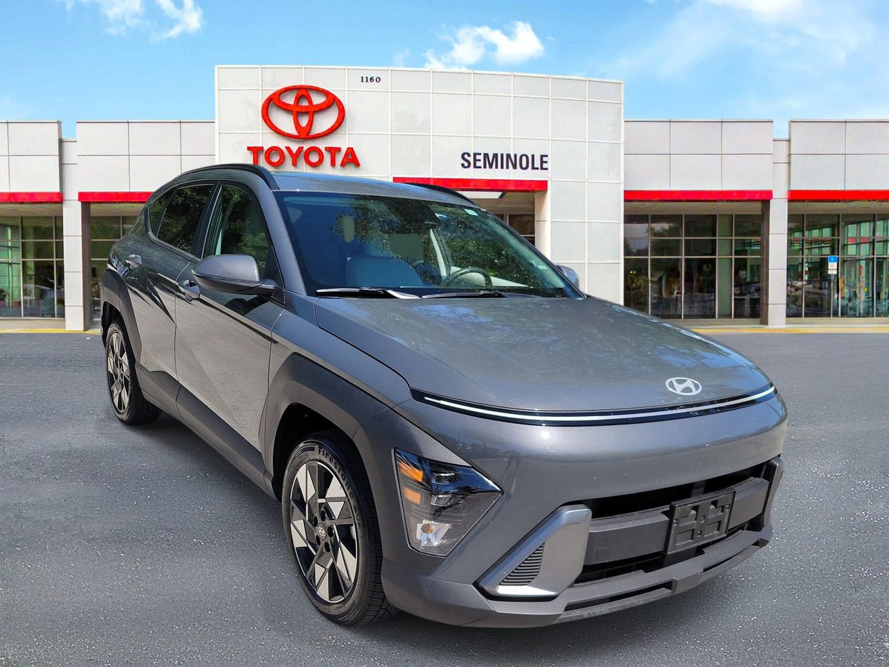 Used 2025 Hyundai Kona SEL FWD image 2
