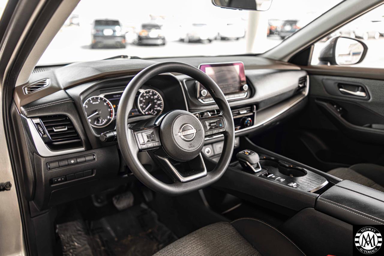 Used 2022 Nissan Rogue SV FWD image 11