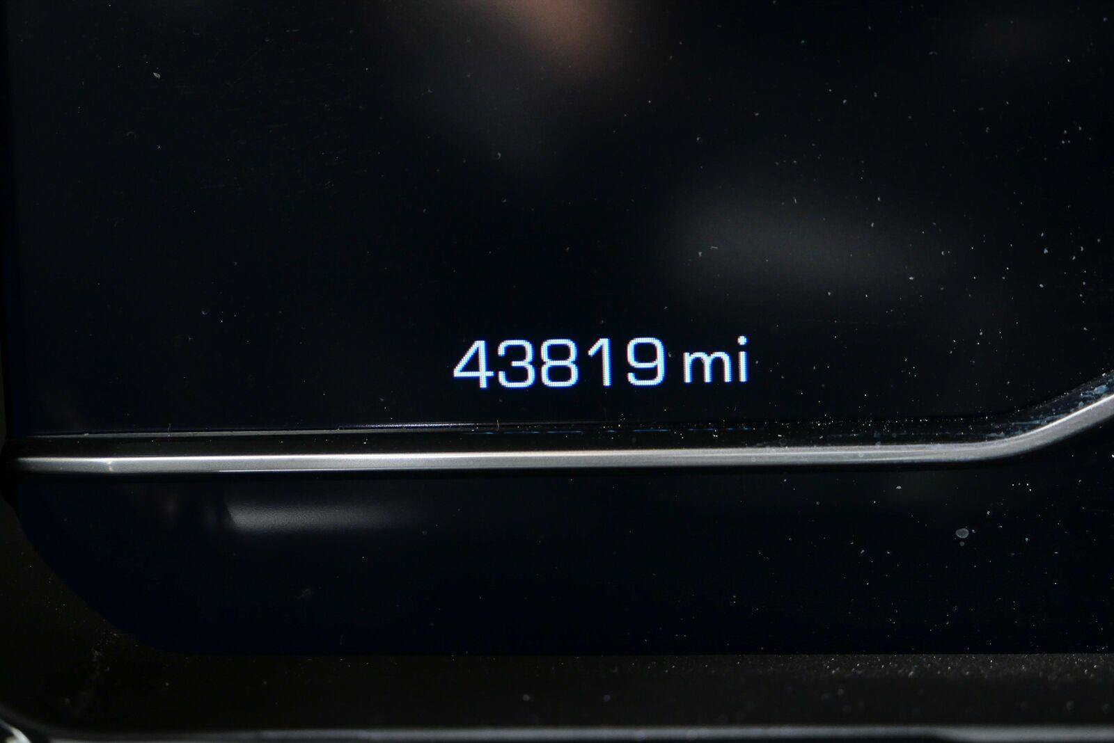Used 2024 GMC Sierra 1500 SLT w/ SLT Premium Plus Package AWD/4WD image 9