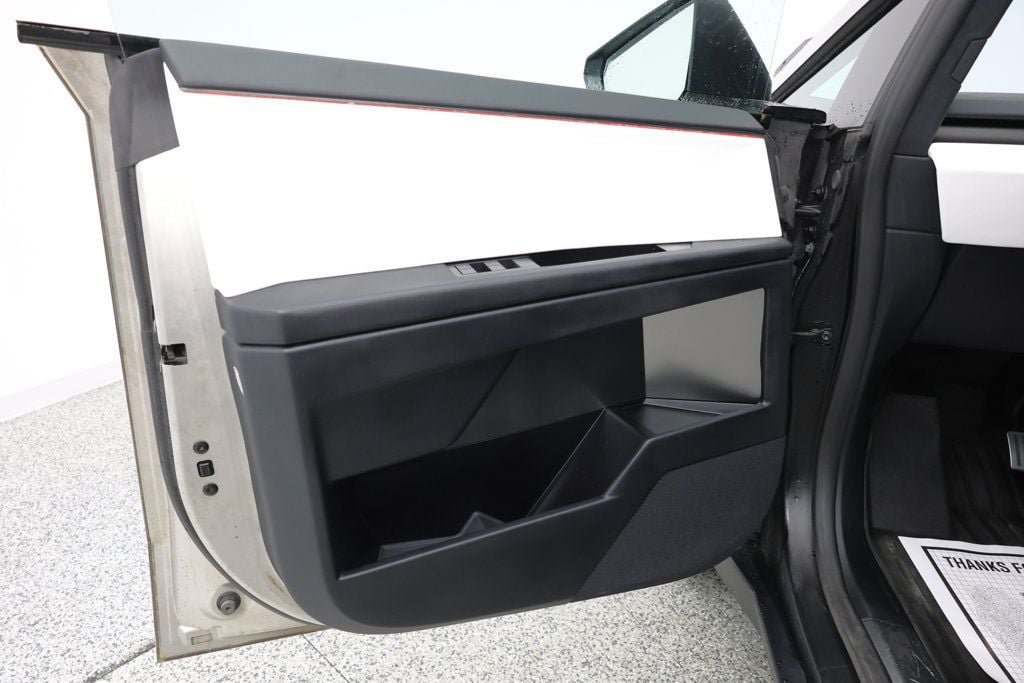 Used 2024 Tesla Cybertruck AWD Crew Cab image 8