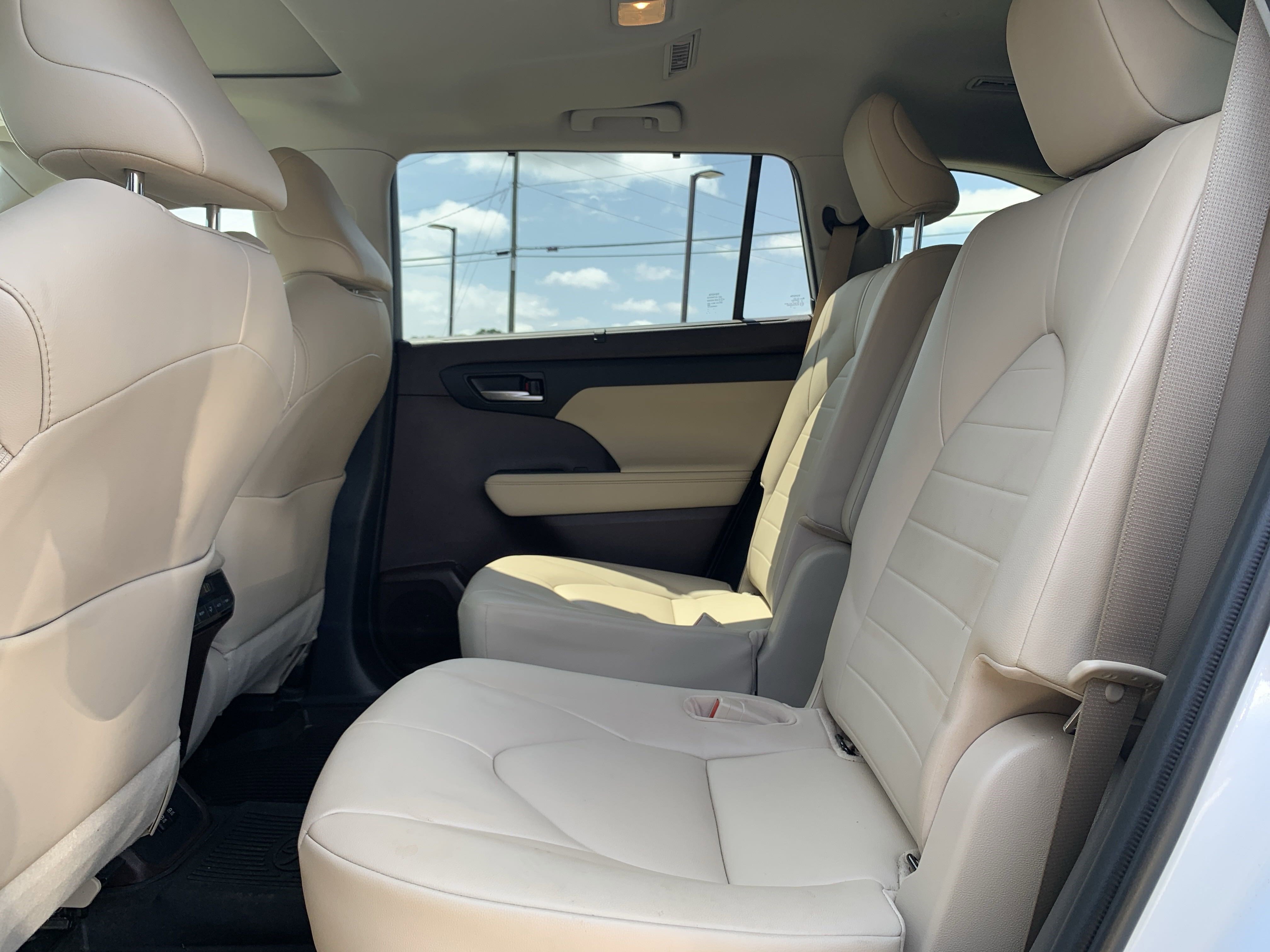 Used 2021 Toyota Highlander XLE image 32