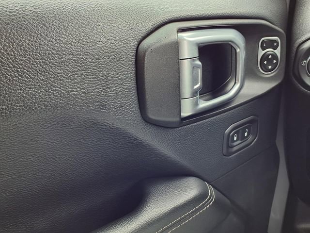 Used 2018 Jeep Wrangler Unlimited Sahara w/ Dual Top Group AWD/4WD image 19