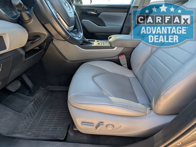 Used 2022 Toyota Highlander XLE AWD/4WD image 17