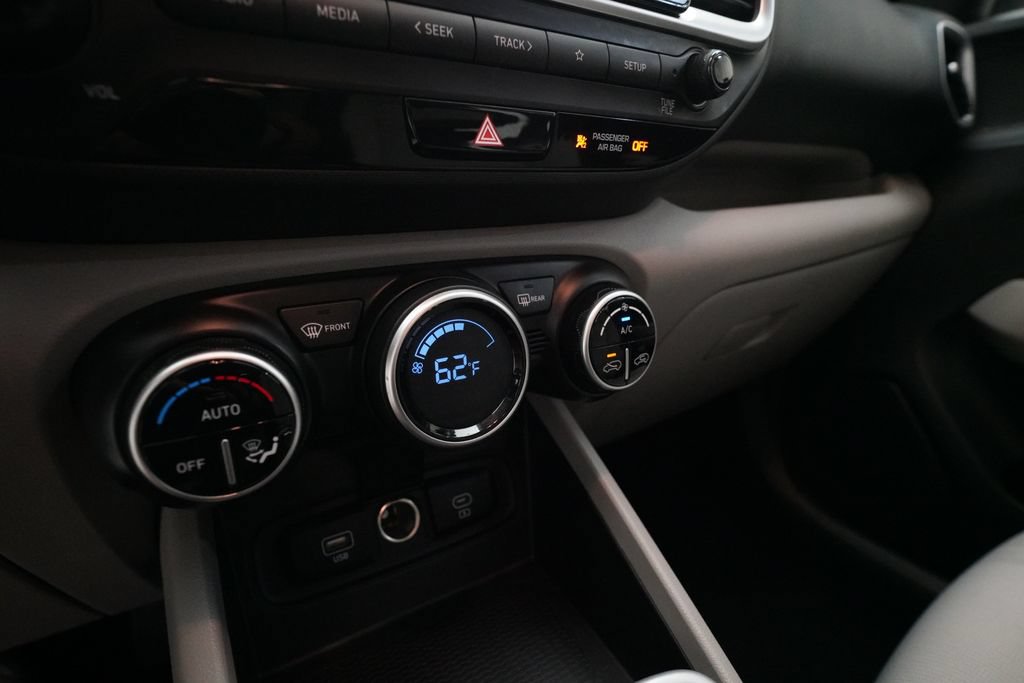 Used 2025 Hyundai Venue SEL FWD image 20