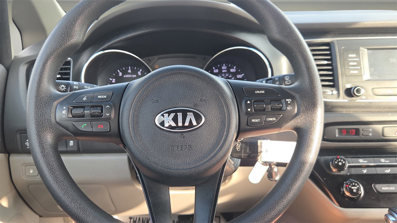 Used 2018 Kia Sedona L image 12