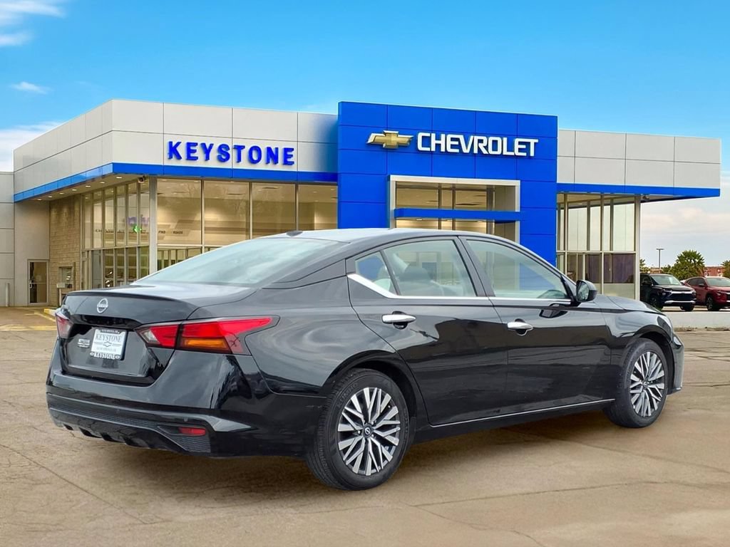Used 2025 Nissan Altima 2.5 SV FWD image 7
