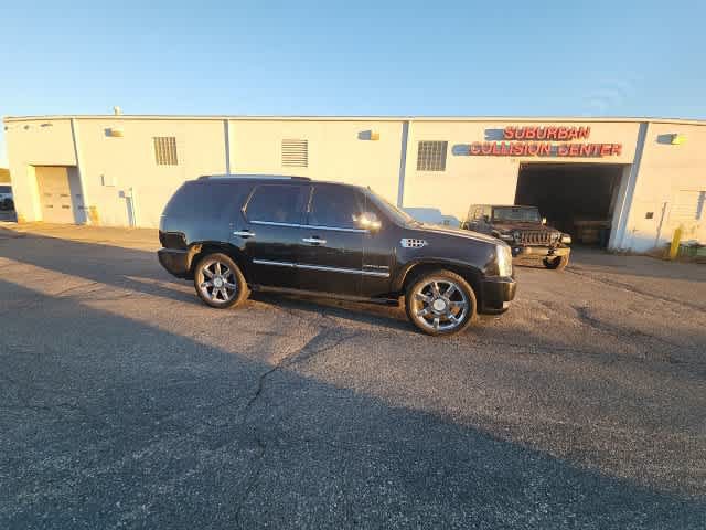 Used 2011 Cadillac Escalade Premium AWD/4WD image 16