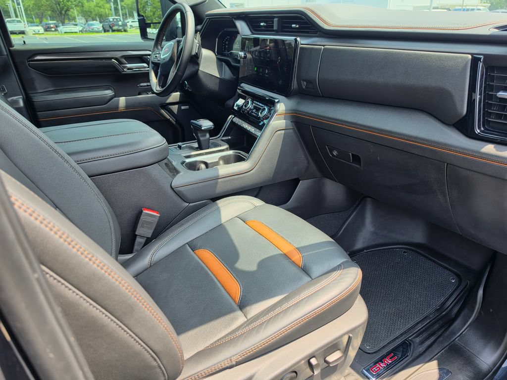 Used 2024 GMC Sierra 1500 AT4 w/ Technology Package AWD/4WD image 5