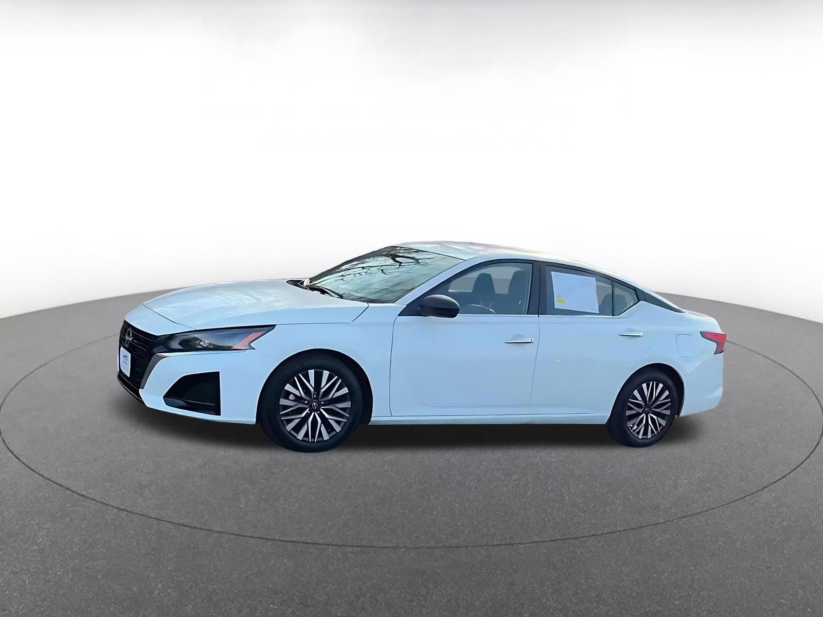 Used 2025 Nissan Altima 2.5 SV image 8