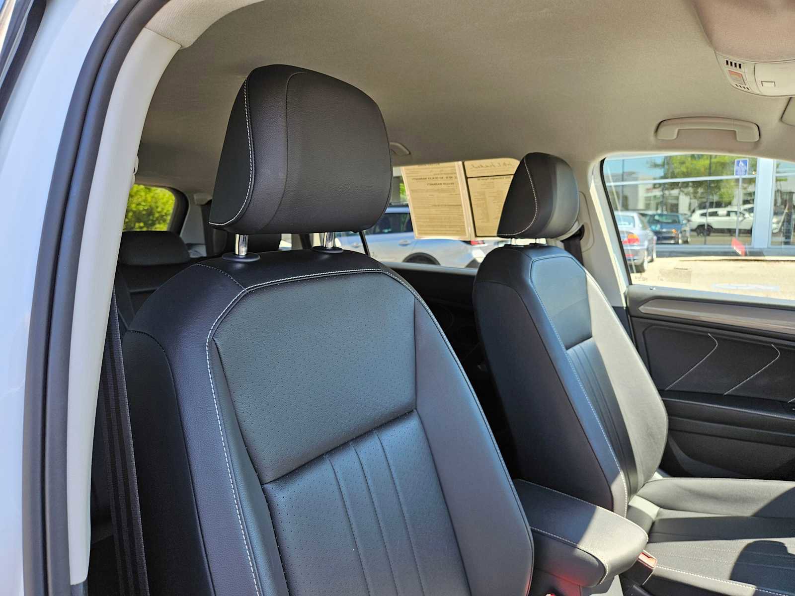 Used 2024 Volkswagen Tiguan SE image 16