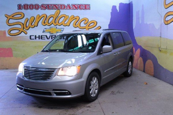 Used 2016 Chrysler Town & Country Touring image 7