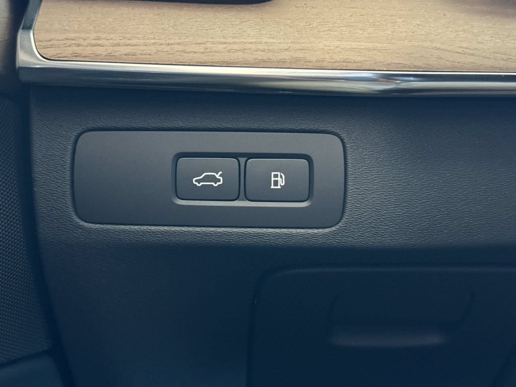 New 2026 Volvo XC90 T8 Plus AWD/4WD image 29