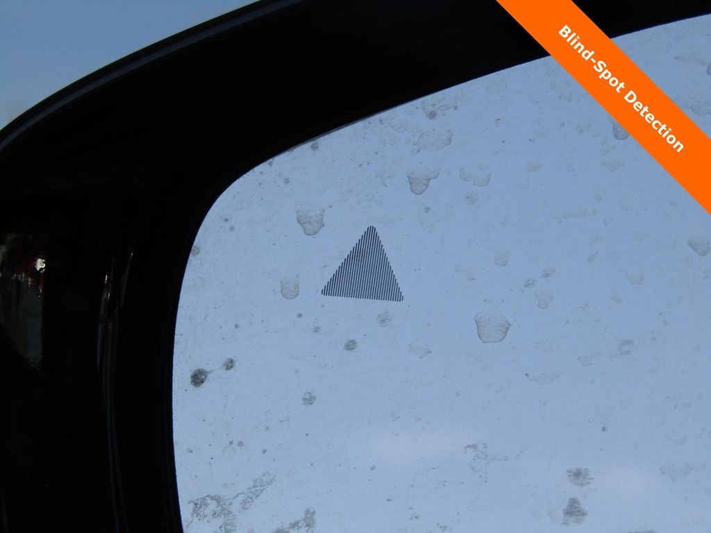 Used 2024 Chrysler Pacifica Touring-L image 8