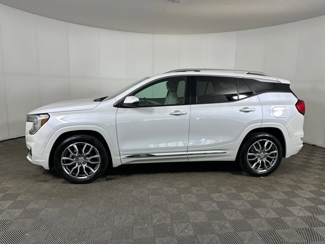 Used 2023 GMC Terrain Denali w/ Denali Premium Package image 6