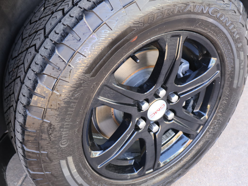 Used 2023 GMC Acadia AT4 w/ Technology Package AWD/4WD image 40