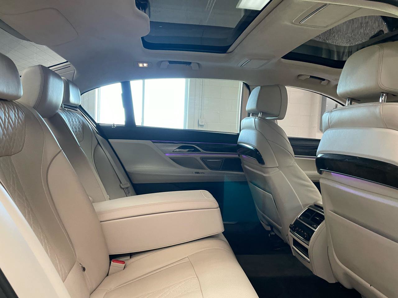Used 2018 BMW 750i xDrive AWD/4WD image 16