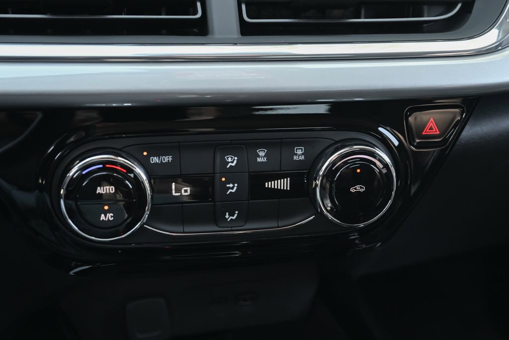 New 2026 Chevrolet Trax LT w/ LPO, Blackout Package FWD image 25