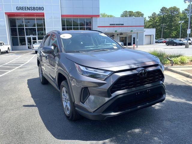 Used 2025 Toyota RAV4 XLE AWD/4WD image 2