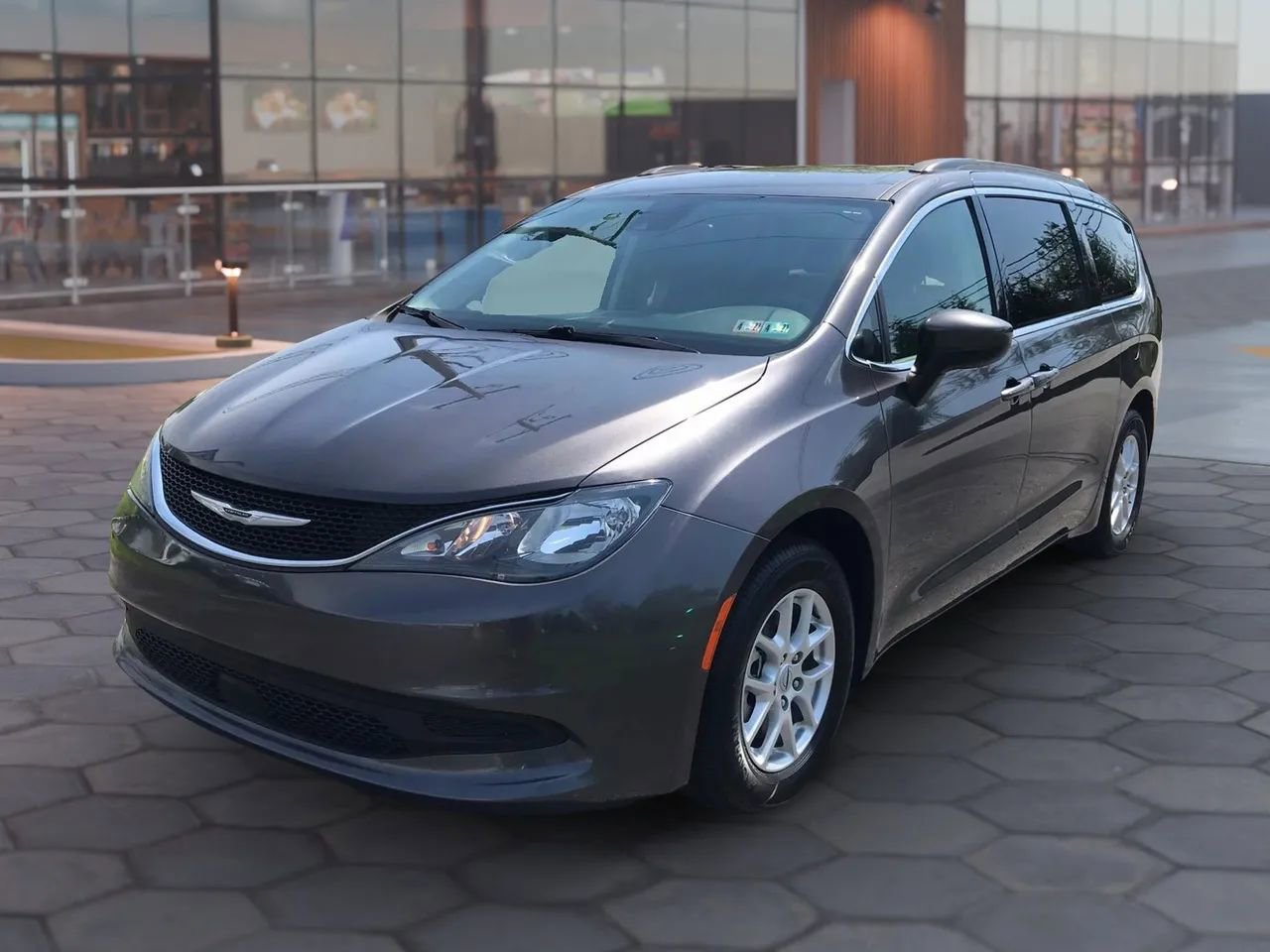 Used 2021 Chrysler Voyager Lxi FWD image 6