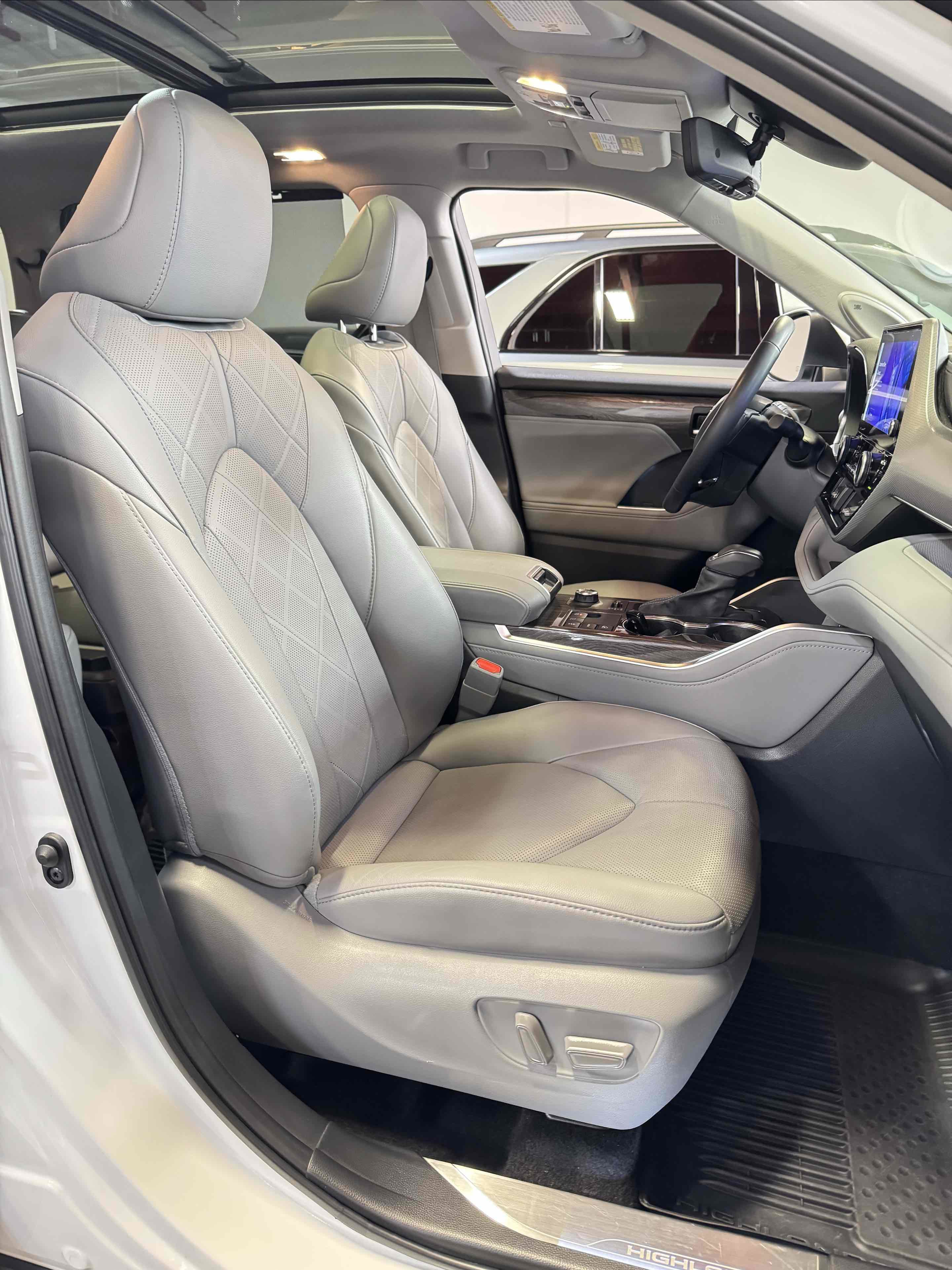 Used 2023 Toyota Highlander Platinum image 43