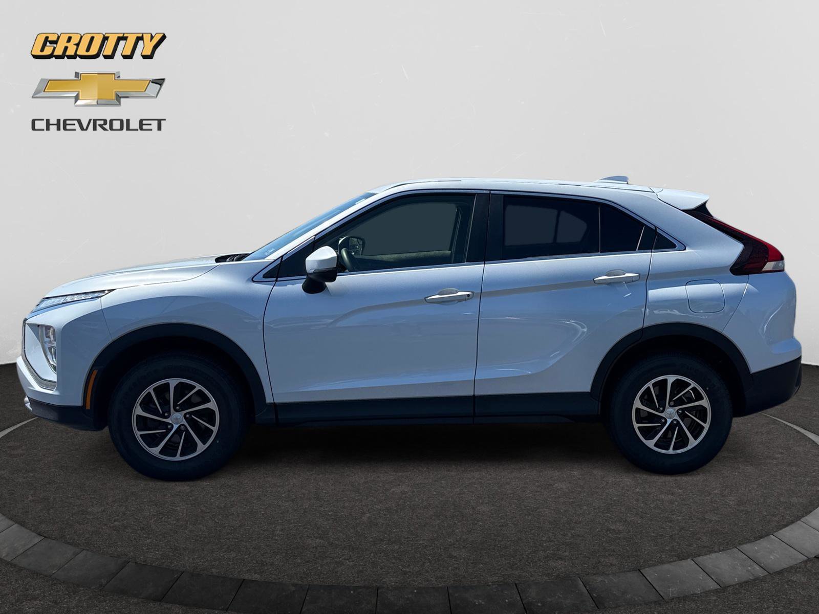 Used 2024 Mitsubishi Eclipse Cross ES image 2