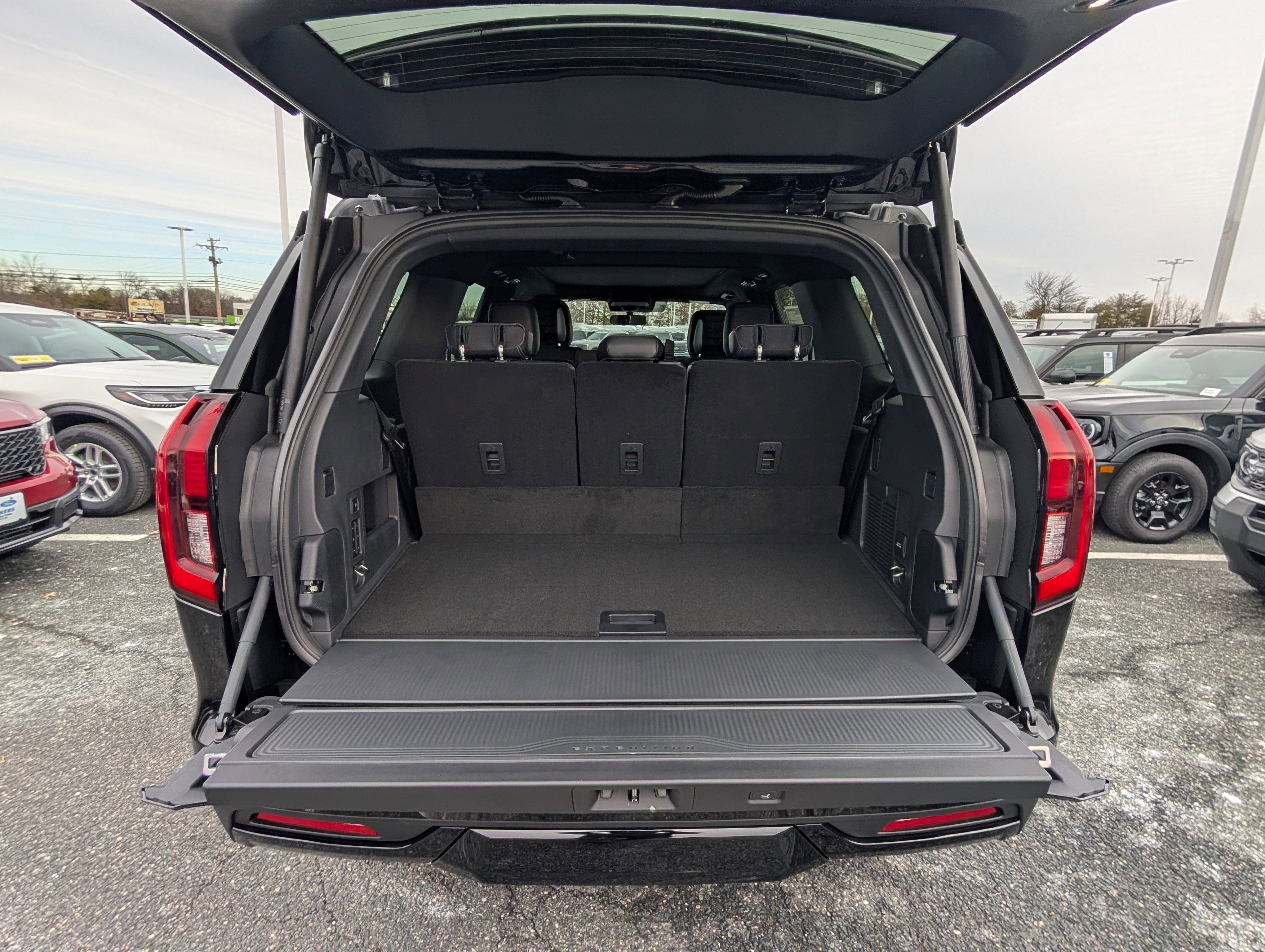 New 2026 Ford Expedition Platinum w/ Stealth Appearance Package image 8