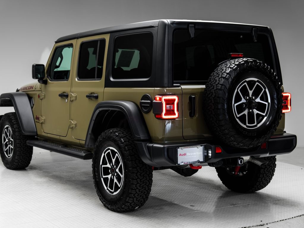 Used 2025 Jeep Wrangler Unlimited Rubicon w/ Convenience Group AWD/4WD image 3