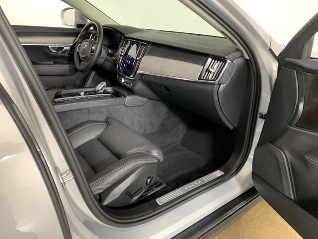 Used 2024 Volvo V90 B6 Cross Country Ultimate w/ Protection Package Premier image 20