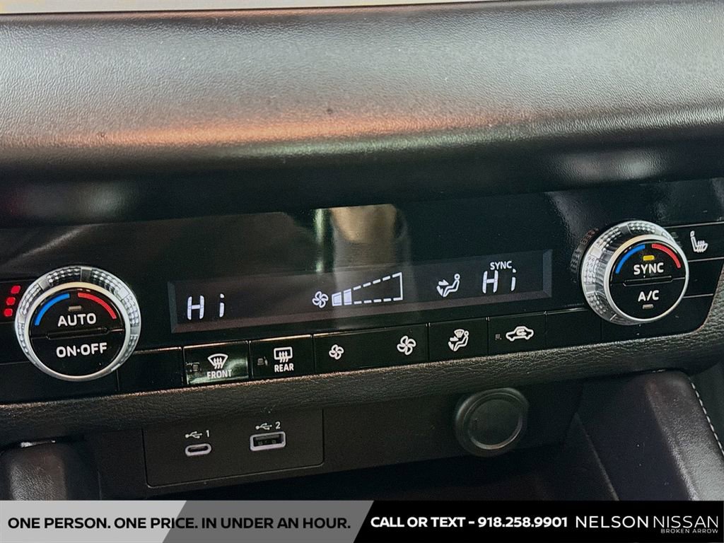 Used 2023 Mitsubishi Outlander SE Black Edition image 16