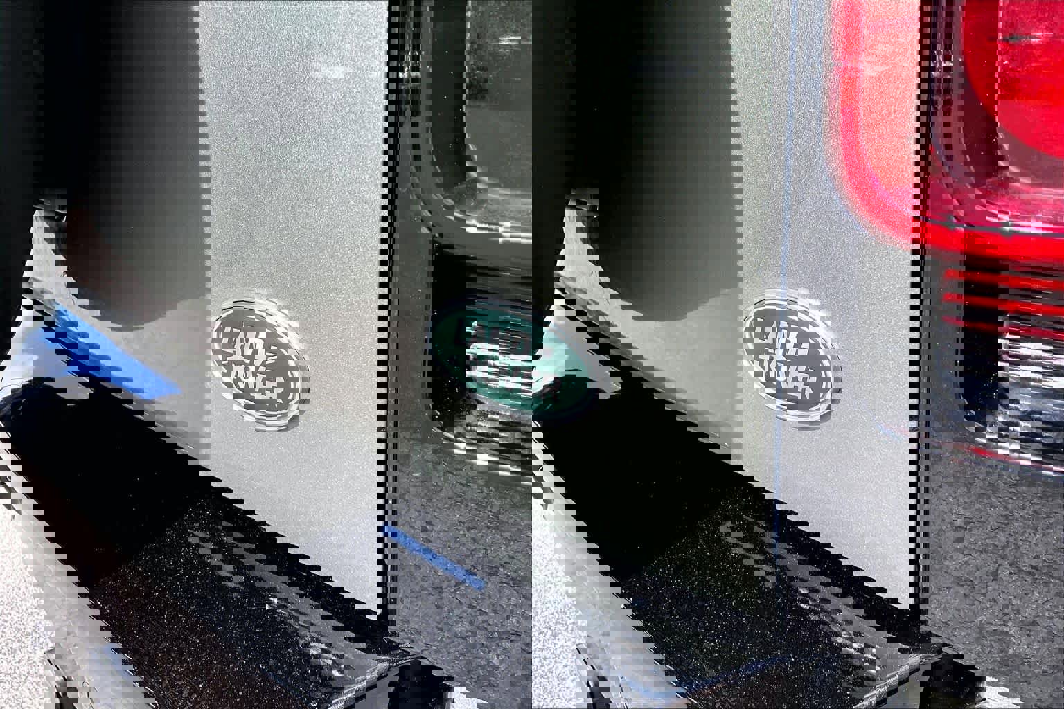 Used 2023 Land Rover Defender 130 SE image 31