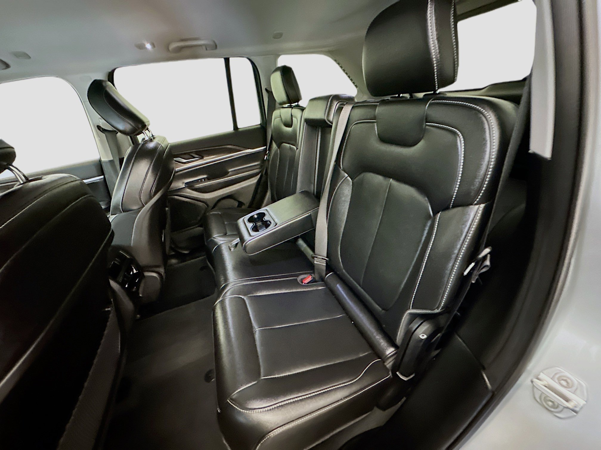 Used 2023 Jeep Grand Cherokee Limited image 29