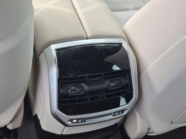 Used 2023 BMW 740i w/ Executive Package RWD image 15