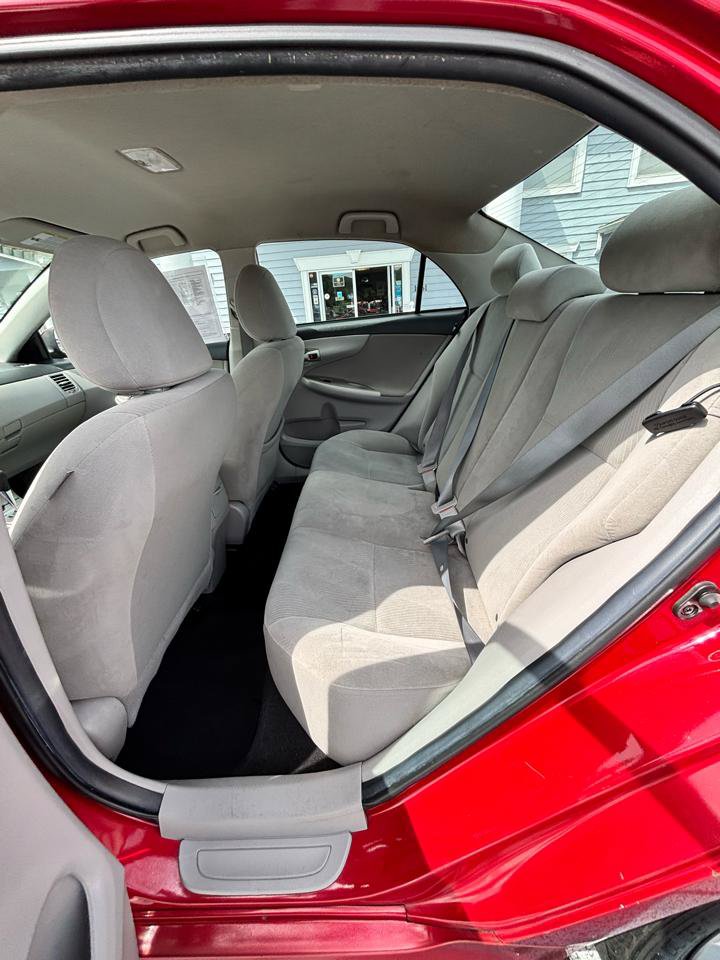 Used 2012 Toyota Corolla LE FWD image 19