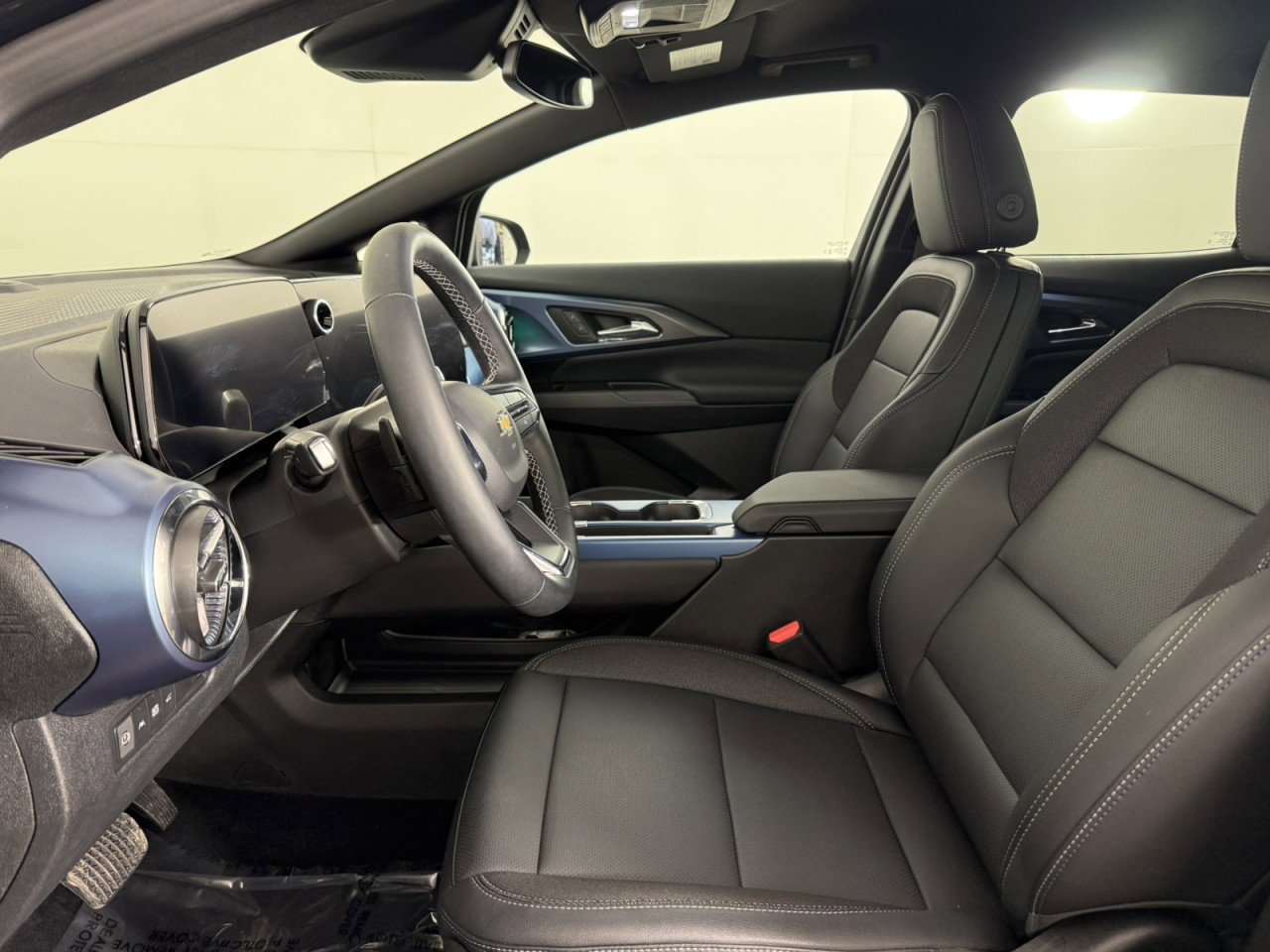 Used 2026 Chevrolet Equinox EV LT image 13