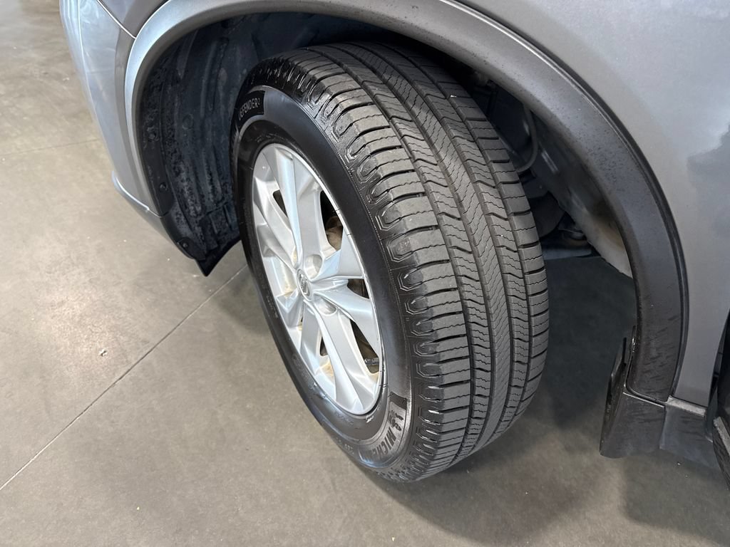 Used 2016 Nissan Rogue SV AWD/4WD image 17