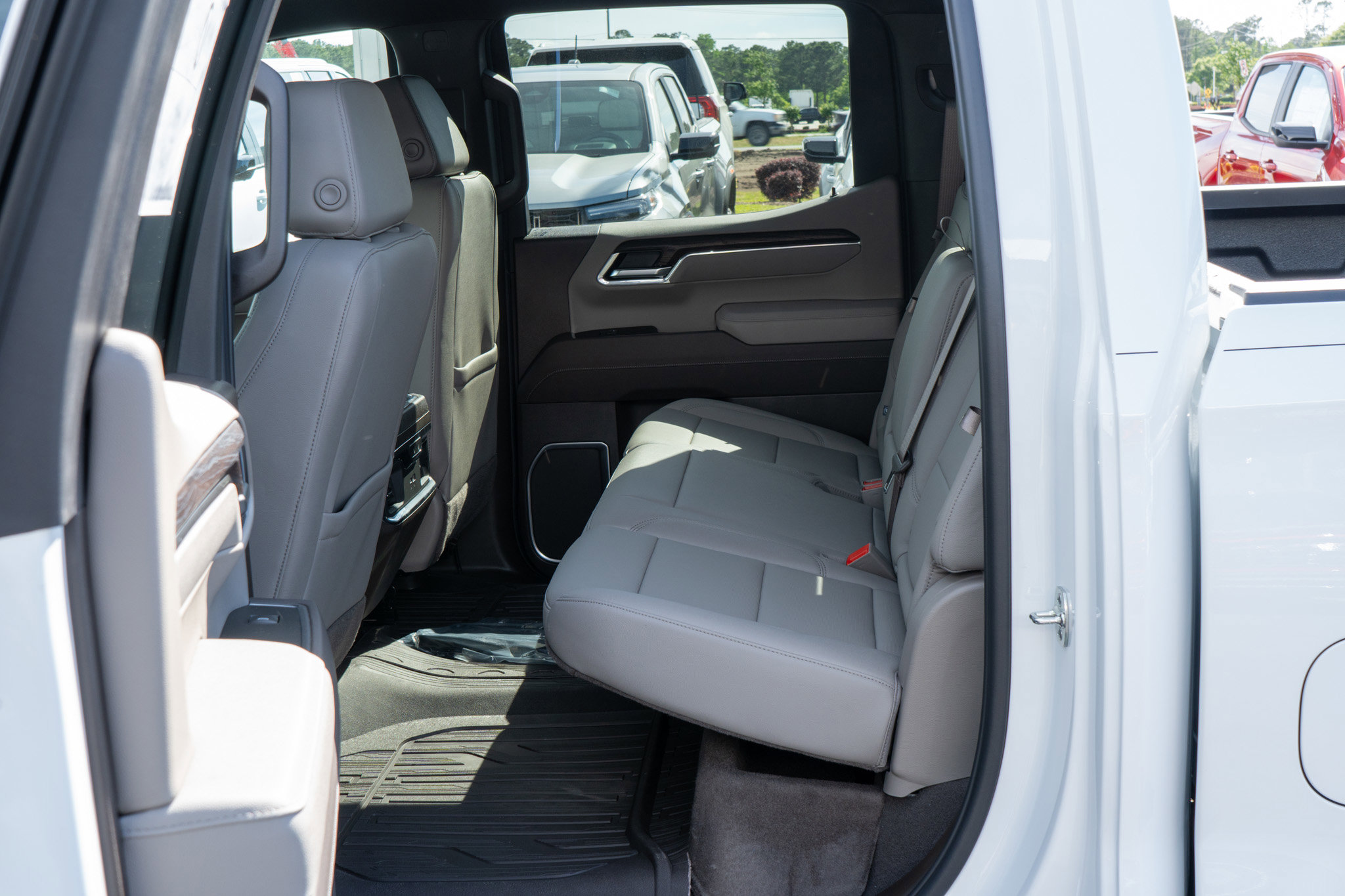 New 2026 GMC Sierra 1500 SLT AWD/4WD image 29