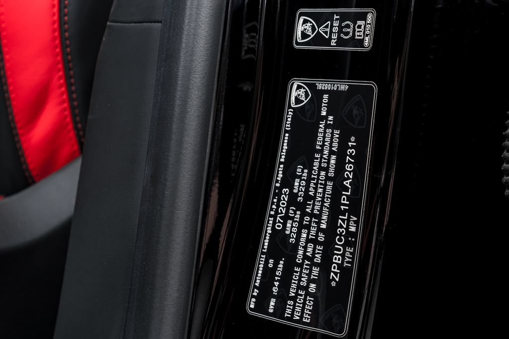 Used 2023 Lamborghini Urus Performante AWD/4WD image 12