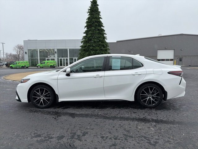 Used 2024 Toyota Camry SE image 4