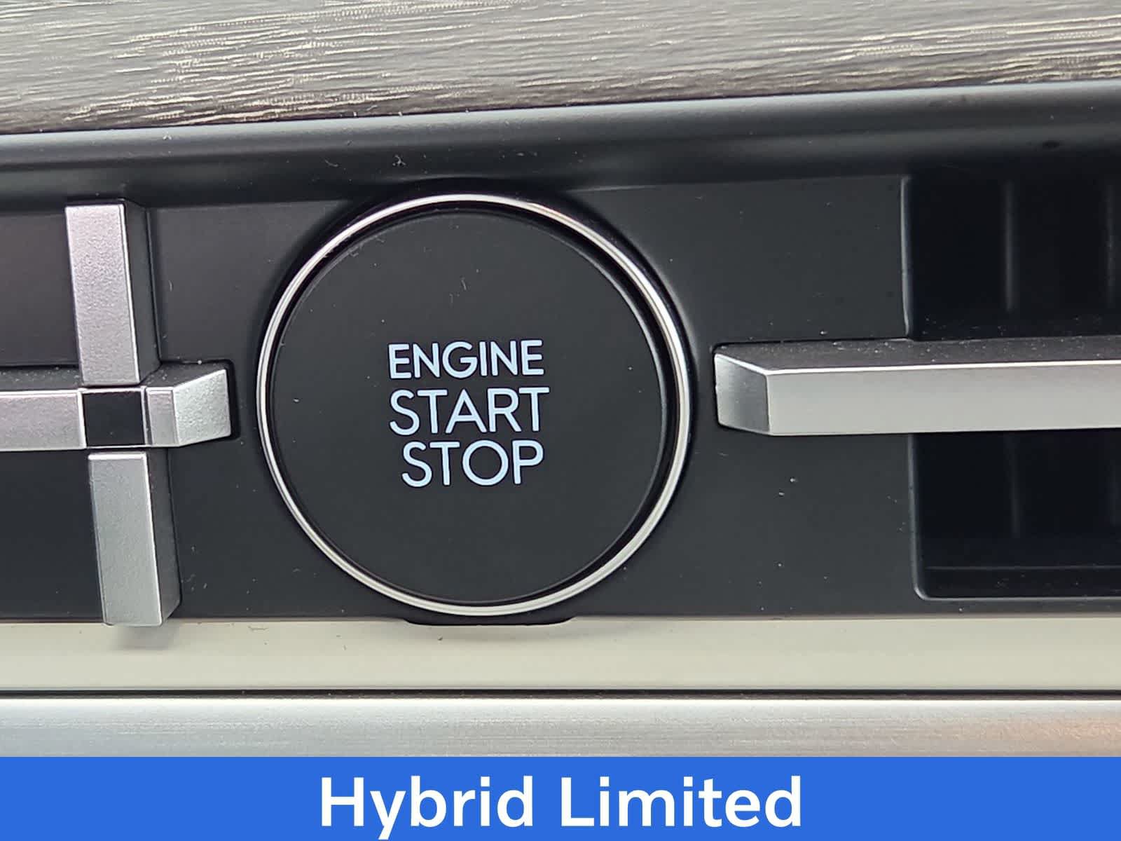 Used 2025 Hyundai Santa Fe Limited FWD image 24