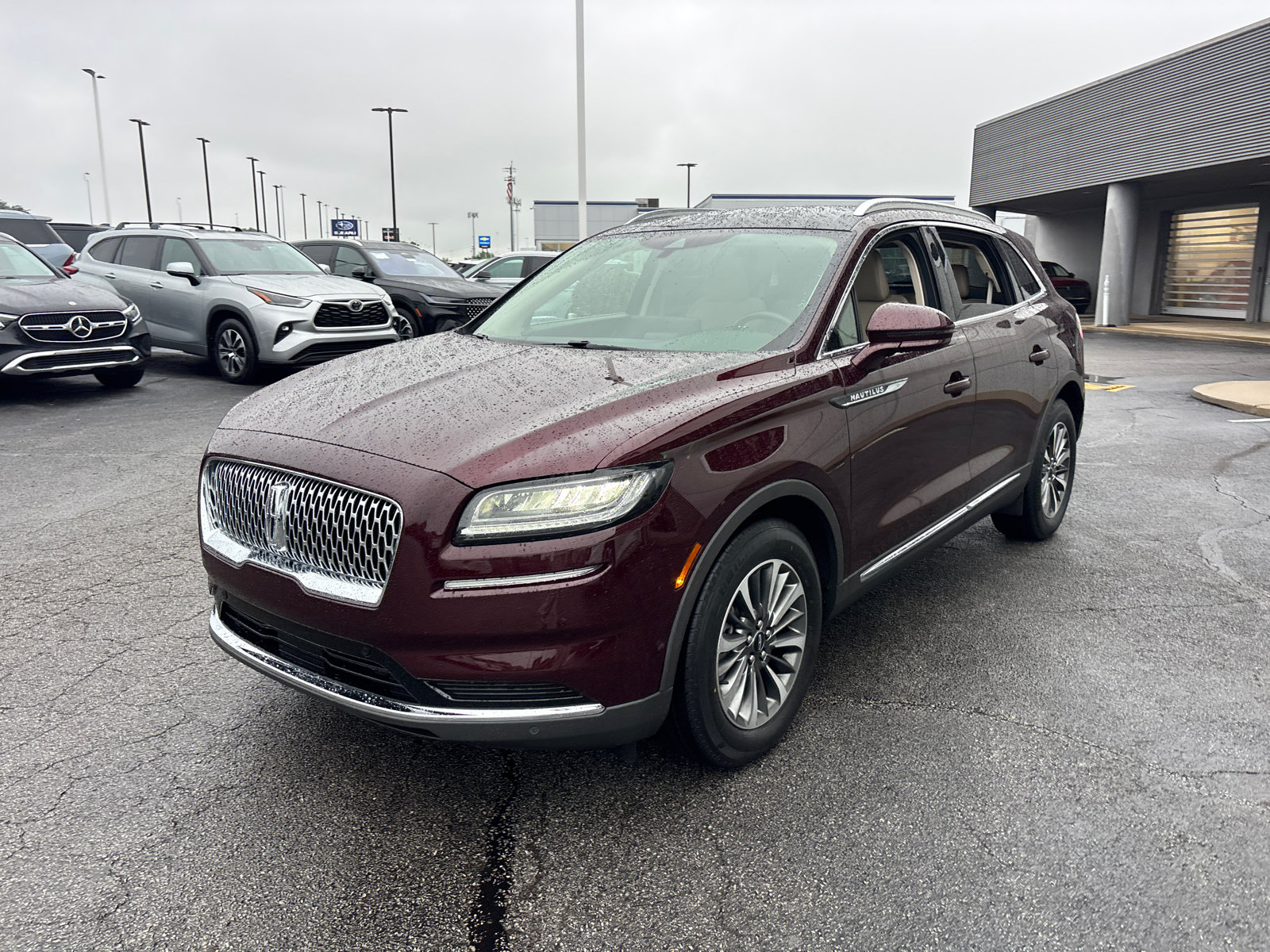 Used 2022 Lincoln Nautilus Reserve AWD/4WD image 3
