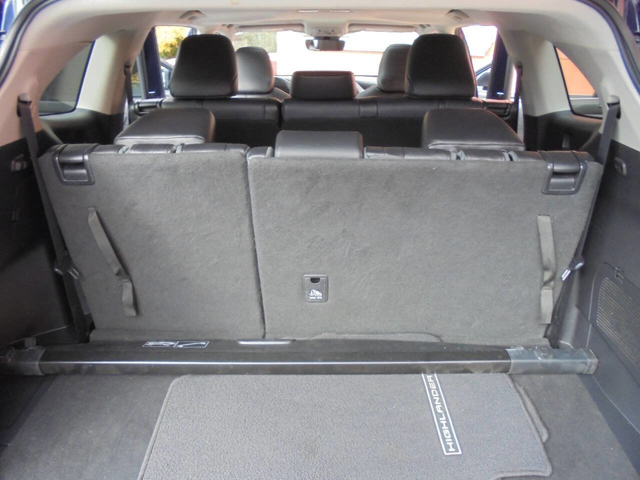 Used 2021 Toyota Highlander XLE AWD/4WD image 37